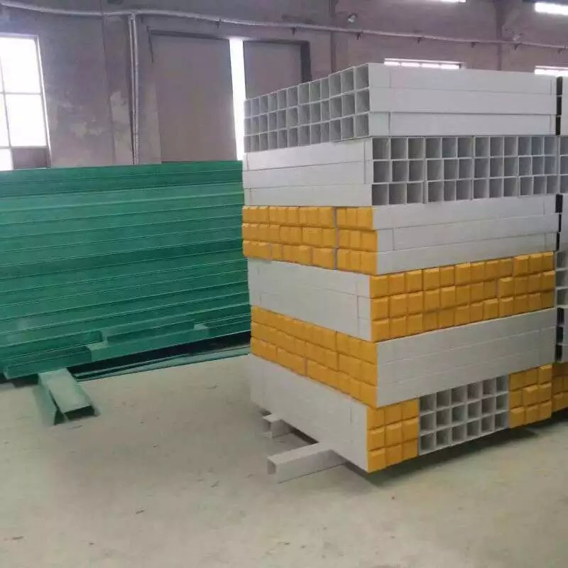 山東100×100電纜玻璃鋼標(biāo)志樁